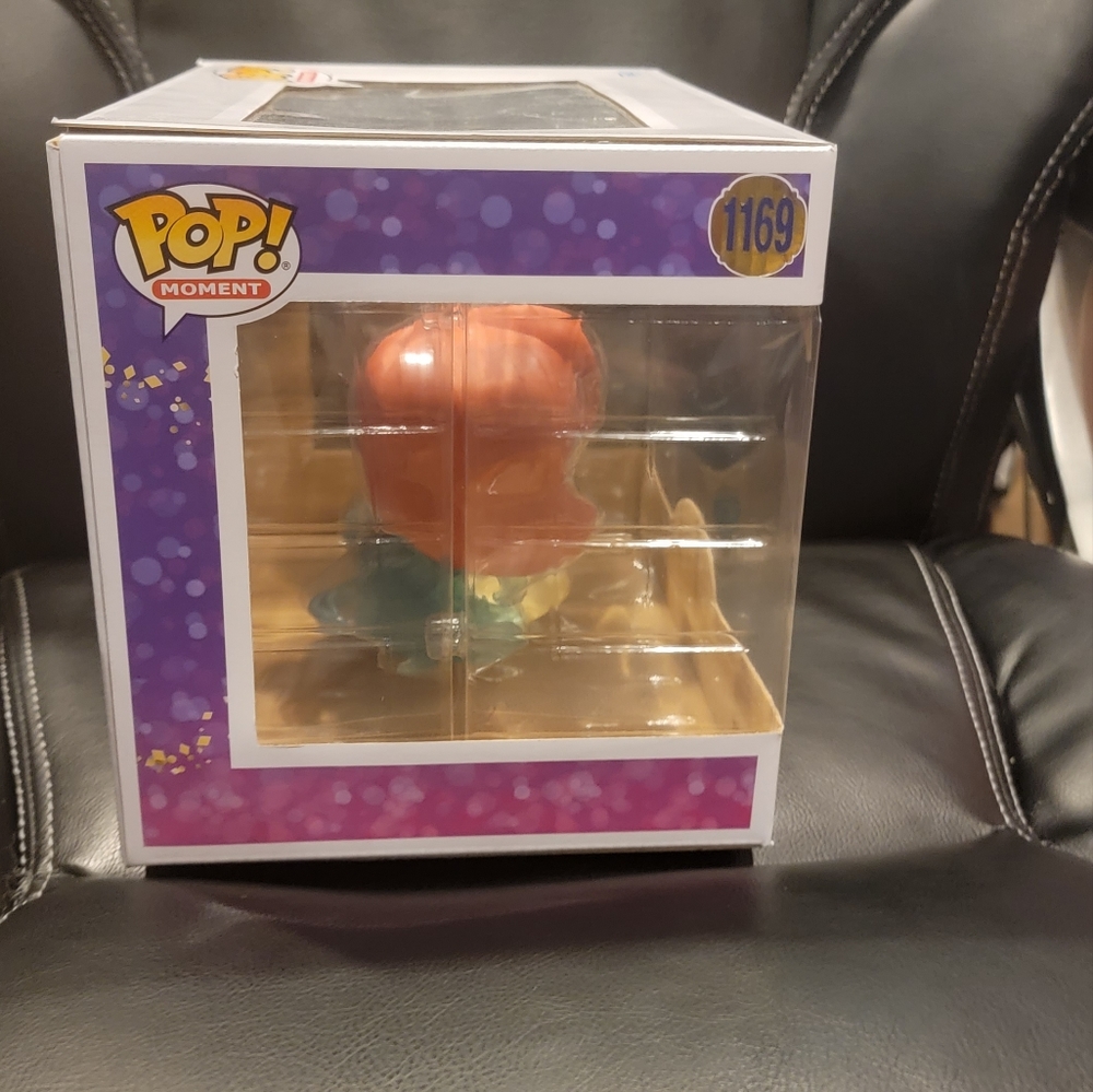Funko Pop! Moment Disney Princess The Little Mermaid Ariel with Eric Statue Viny - Picture 4 of 5